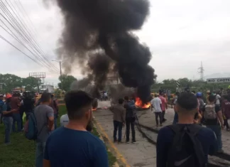 Pobladores de La Lima realizan protesta exigiendo reparación de bordos ante el inicio de temporada lluviosa