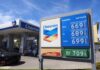 El precio de la gasolina en EE. UU. llega a 5 dólares por galón, lo nunca visto