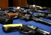 Una secundaria de Florida sortea rifles y pistolas entre alumnos y maestros