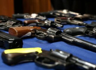 Una secundaria de Florida sortea rifles y pistolas entre alumnos y maestros