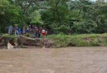 Evacuan familias por inundaciones en Villanueva, Cortés