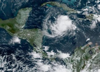 Nicaragua vigila disturbio que amenaza con ser huracán en el océano Atlántico