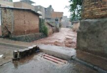 Fuertes lluvias provocan caos e inundaciones en varios sectores de la capital