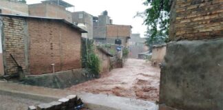 Fuertes lluvias provocan caos e inundaciones en varios sectores de la capital