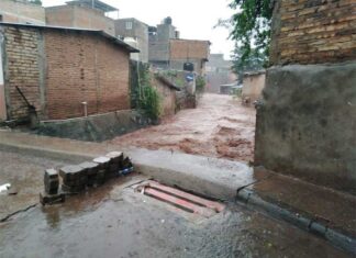Fuertes lluvias provocan caos e inundaciones en varios sectores de la capital