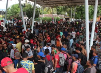 Caravana migrante logra acuerdo de regularización con autoridades mexicanas