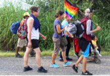 Activistas piden protección para migrantes LGBT por peligrosa ruta hacia EE. UU.