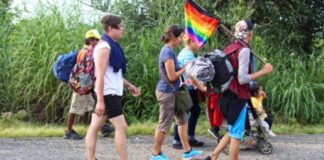 Activistas piden protección para migrantes LGBT por peligrosa ruta hacia EE. UU.