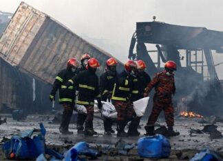 Un incendio en un depósito en Bangladesh deja 49 muertos y más de 200 heridos