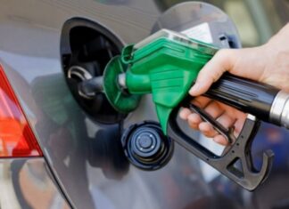 Dirigente del transporte dice gobierno debió haber bajado precio de los combustibles y luego congelarlos