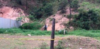 Hallan al menos tres cuerpos encostalados en la salida al oriente de la capital