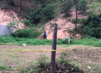 Hallan al menos tres cuerpos encostalados en la salida al oriente de la capital