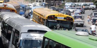 Transportistas acuerdan aumentar tres lempiras al pasaje del servicio urbano