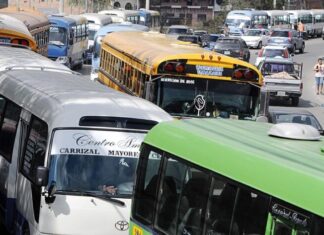 Transportistas acuerdan aumentar tres lempiras al pasaje del servicio urbano
