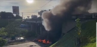 Lavadores de vehículos protestan en el Bulevar del Norte en SPS