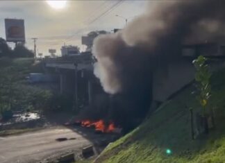 Lavadores de vehículos protestan en el Bulevar del Norte en SPS