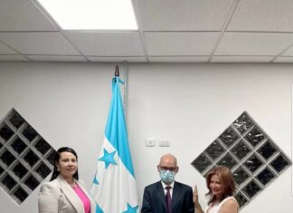 La doctora Yadira Álvarez es juramentada como subdirectora del IHSS