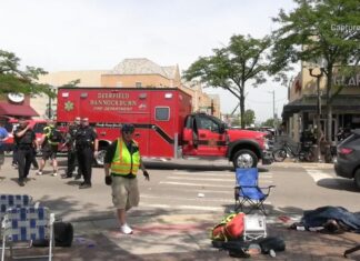 Reportan varias víctimas en tiroteo durante desfile del 4 de Julio al norte de Chicago en EE. UU.