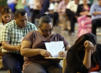 Unos 27 mil 500 maestros se han inscrito al concurso docente para aspirar a una plaza de trabajo