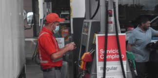 La gasolina súper tendrá rebaja de más de 5 lempiras y la regular más de 4 a partir del lunes
