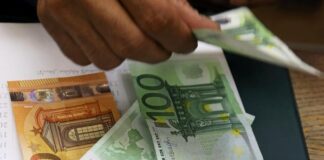 El euro cae por debajo de un dólar por primera vez en 20 años, pero se recupera rápidamente