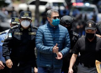 Entregan 1000 GB de evidencias con testimonios en contra de Juan Orlando Hernández