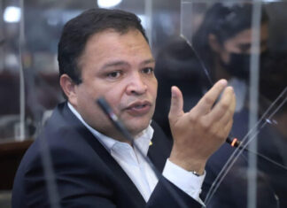 Jari Dixon asegura que grupos de poder quieren controlar la CSJ para disolver el CN o declarar ilegal su directiva