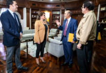 Mel Zelaya manifiesta que EE. UU. conoce la situación «crítica» en la que Xiomara recibió el gobierno