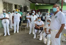 Personal de salud del hospital Leonardo Martínez de SPS protesta por falta de pago