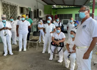 Personal de salud del hospital Leonardo Martínez de SPS protesta por falta de pago