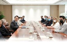 Presidente de Corea del Sur recibe al canciller hondureño Enrique Reina