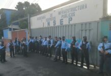 Resguardo policial en la SIT, por protestas de empleados despedidos