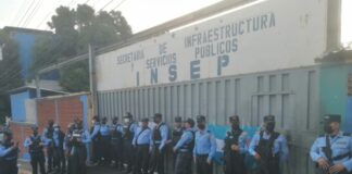 Resguardo policial en la SIT, por protestas de empleados despedidos