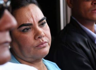 Otorgan permiso provisional a exprimera dama Elena Bonilla para asistir a velorio de su hijo