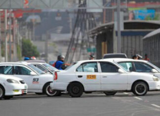 Taxistas realizan plantón a inmediaciones del IHTT por supuesto incumplimiento de acuerdos
