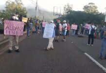 Amanece tomado el anillo periférico por pobladores de varias colonias exigiendo proyecto de aguas negras