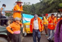 Empleados de microempresas de barrido se toman la carretera CA-13