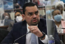 Con cámaras vigilan hasta lo que escribimos en nuestros celulares, denuncia jefe de la bancada del Partido Nacional