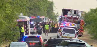 México inicia la repatriación de migrantes que murieron en un tráiler en Texas