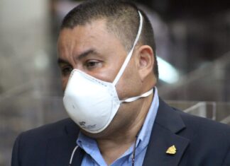 Carlos Umaña: “Es mejor contratar a 10 mil médicos hondureños sin empleo si los cubanos son para medicina general”