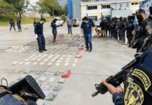 Decomisan unos 15 fardos de droga en Iriona, Colón