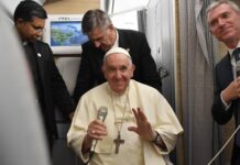 El papa Francisco deja la puerta abierta para su renuncia al pontificado y dice que no sería una catástrofe