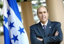El exembajador Hugo Llorens será el nuevo lobbista del gobierno de Xiomara Castro