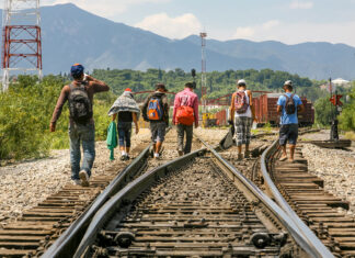 La embajadora de EE. UU., reitera que los riesgos en la ruta migratoria son reales y pide a los hondureños no arriesgar sus vidas