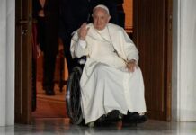El papa viaja a Canadá y pondrá a prueba sus problemas de movilidad