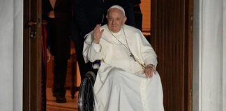 El papa viaja a Canadá y pondrá a prueba sus problemas de movilidad