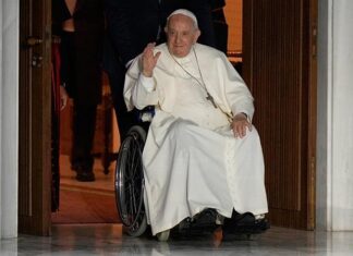 El papa viaja a Canadá y pondrá a prueba sus problemas de movilidad