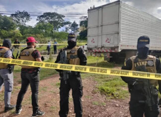 Decomisan una rastra con caletas donde transportaban supuesta droga en Comayagua