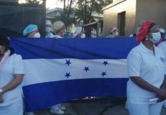 Personal sanitario del hospital Leonardo Martínez de SPS protesta nuevamente por falta de pago