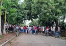 Los católicos reciben la misa en la calle debido a la restricción policial en Nicaragua